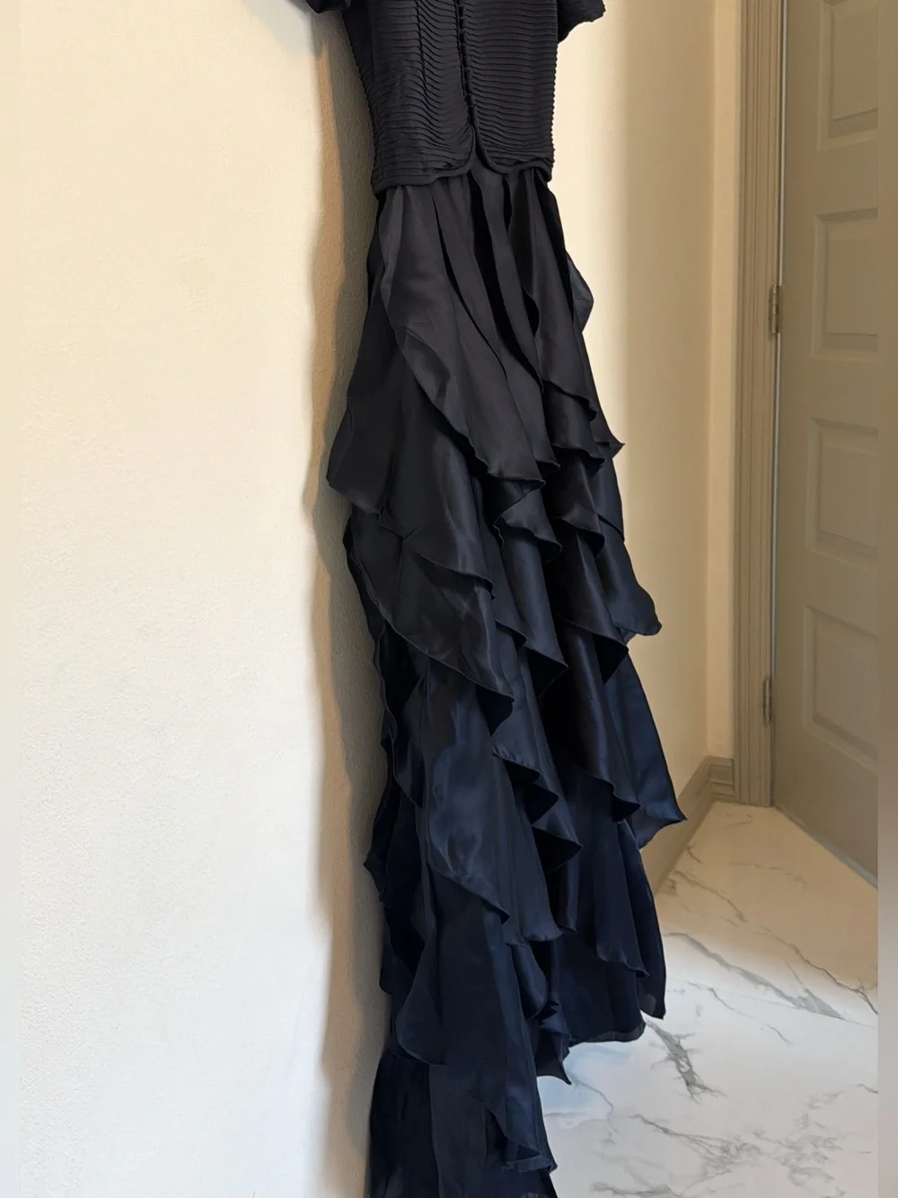 Carolina Herrera 100% Silk Navy Tiered Ruffle Evening Dress Pleated Bodice 12 - Picture 11 of 11